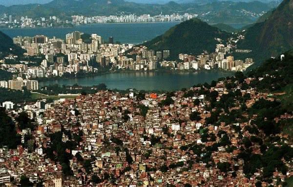 favelas-600x383