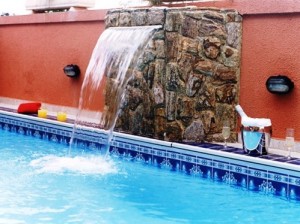 cascatas-para-piscina-300x224