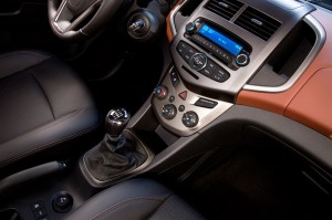 Chevrolet-Sonic-painel-Interior-300x199