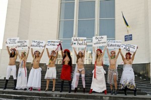 Femen-manifestacoes-fotos-300x199