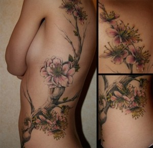 modelo-tatuagens-femininas-de-flores-300x290