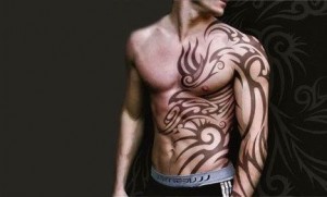 tatuagem-masculina-na-barriga-300x181